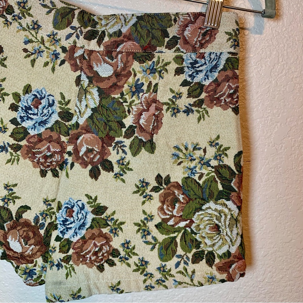 Cider Floral Tapestry Jacquard Mini Shorts Tan Rose Green Size Small - Picture 8 of 11